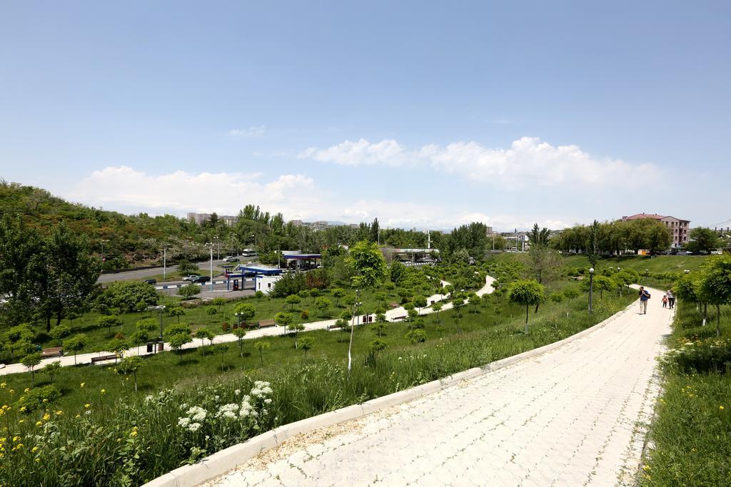 Avan Plaza Hotel Yerevan Exterior photo